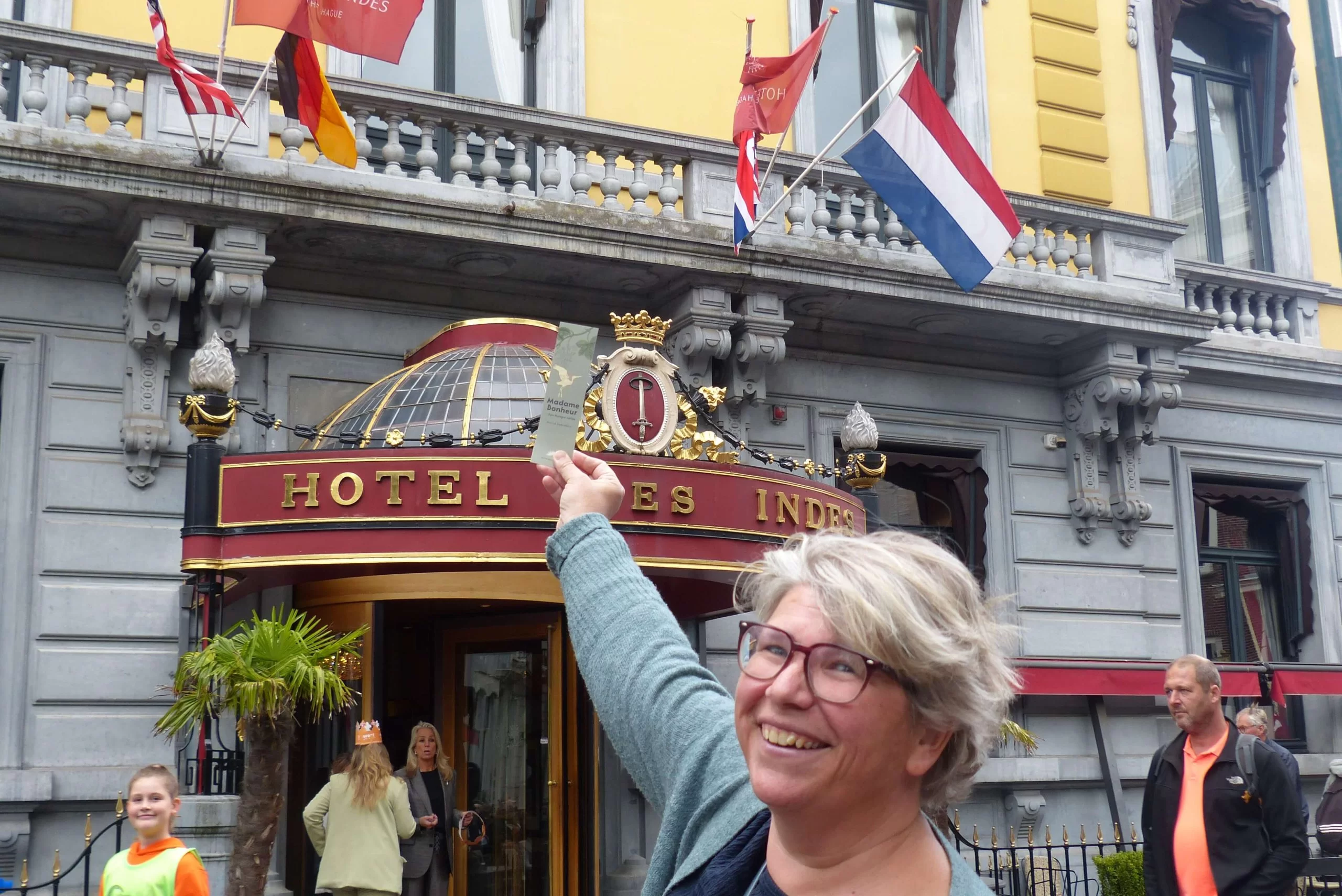 Haagse wandeling start bij Des Indes